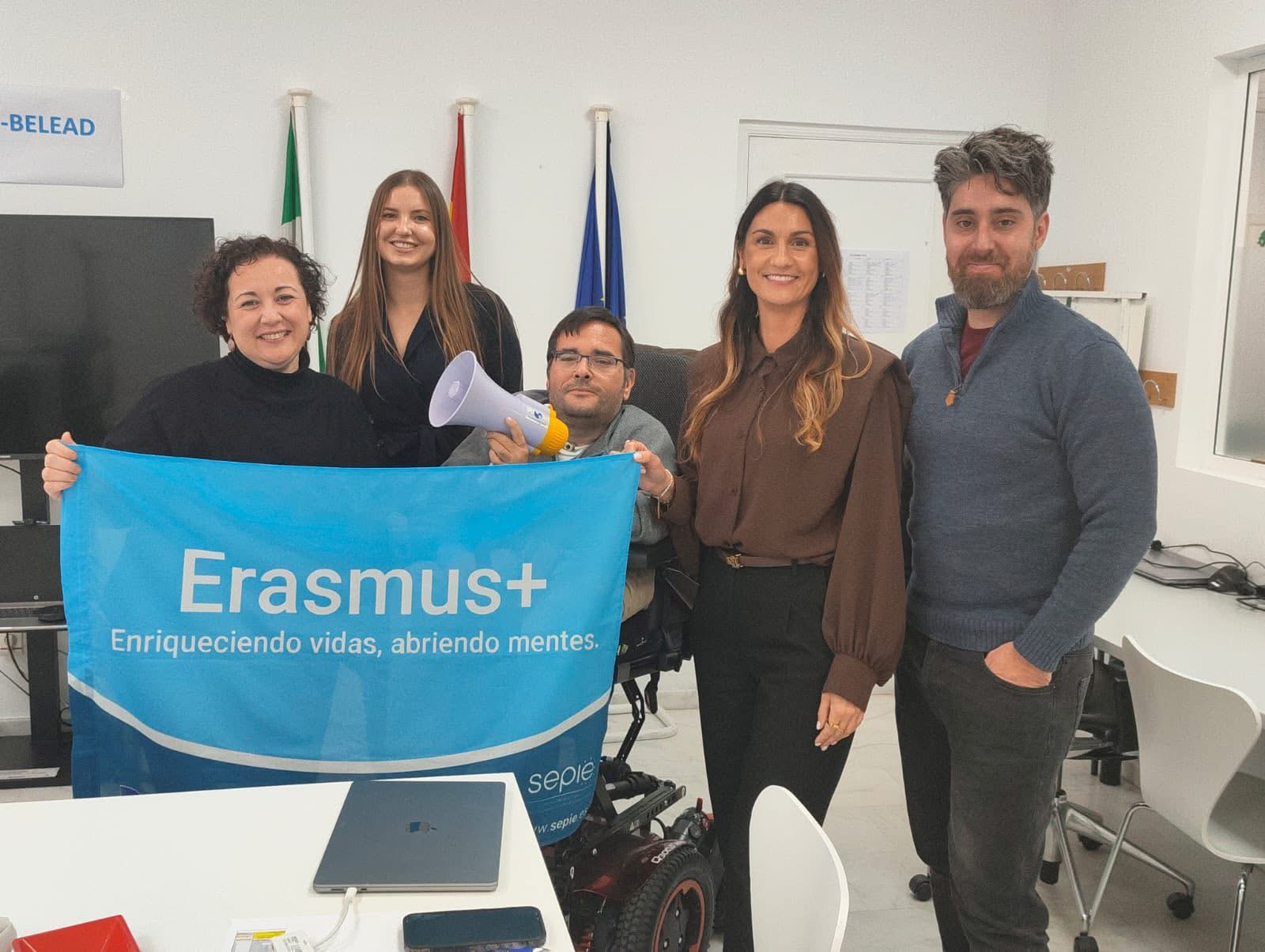 Photo in which the president of Empowered Youth, carlos, and the other members appear, holding a banner of Erasmus + Announcing the I-BELEAD project